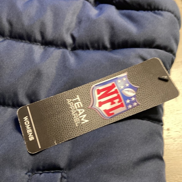 Women’s large patriots NFL apparel reversible winter vest - Picture 2 of 5